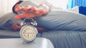 Read more about the article Sleep Researchers Tackle Eternal Question: Is Hitting Snooze Bad?